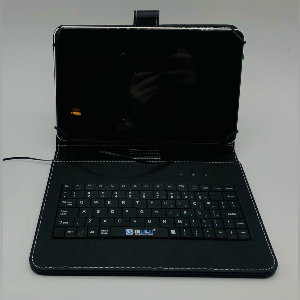 iRulu eXpro Model X9 White Tablet 9" Screen w/ Black Leather Keyboard Case